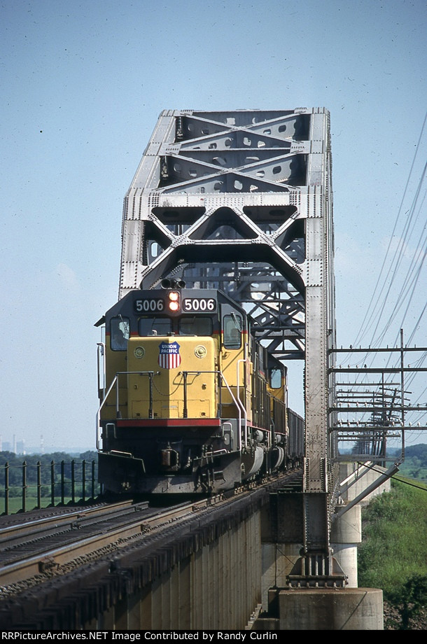 UP 5006 near Okay